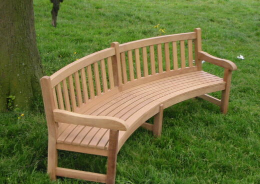 Curved Richmond wooden bench