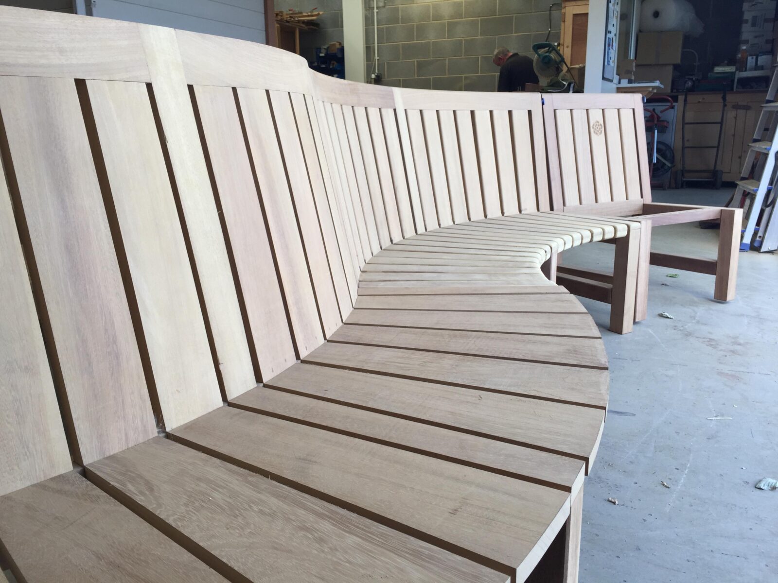 Based on the York bench, the Berlin curved bench