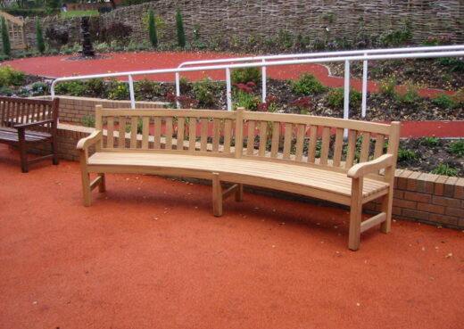 Curved Richmond seat