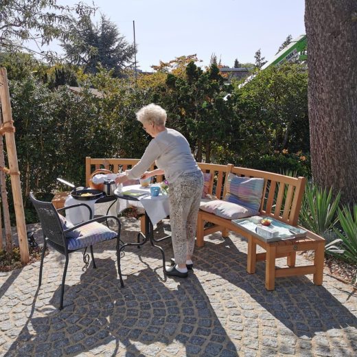 Perfect for outdoor picnics, the curved Berlin bench