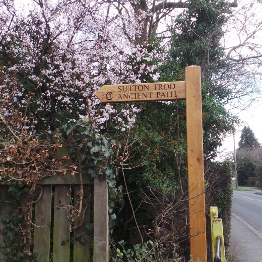 Fingerpost marking Sutton trod