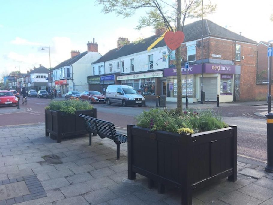 Planter in Newland Avenue, Hull