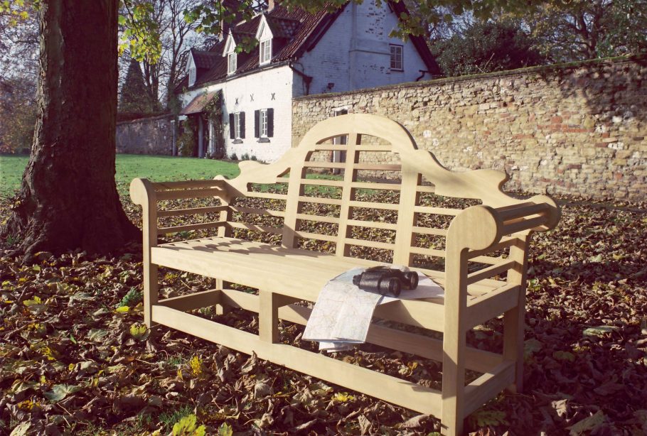 The iconic Lutyens garden bench by Woodcraft UK