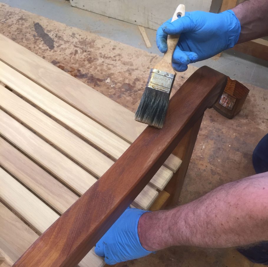 Wood finishes for your garden furniture your way