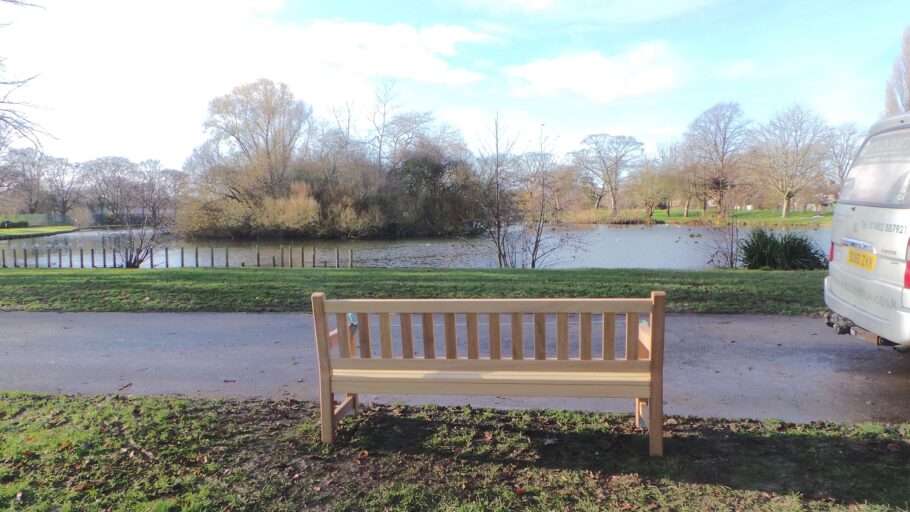 We manufactured a new 6ft York Memorial bench for the side of the lake