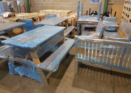 Preparing the wooden garden furniture for travel