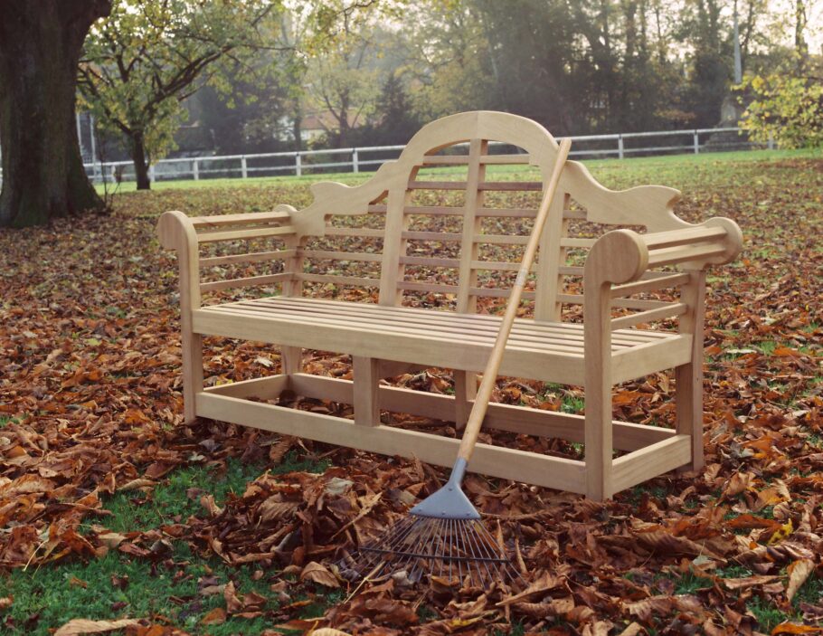 Woodcraft's Lutyens wooden garden bench