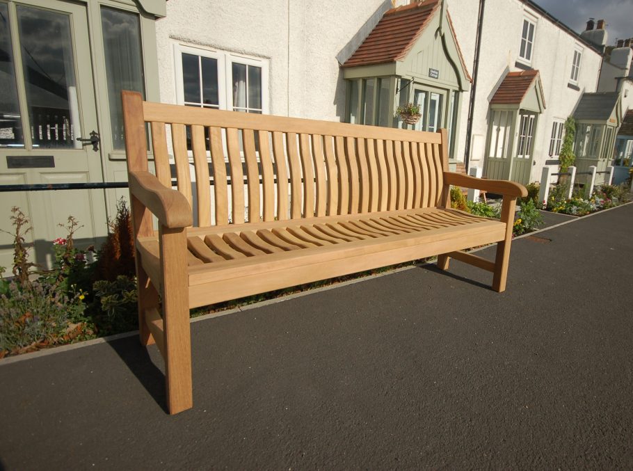 The Scarborough Bench Offers Comfort, Durability and Style