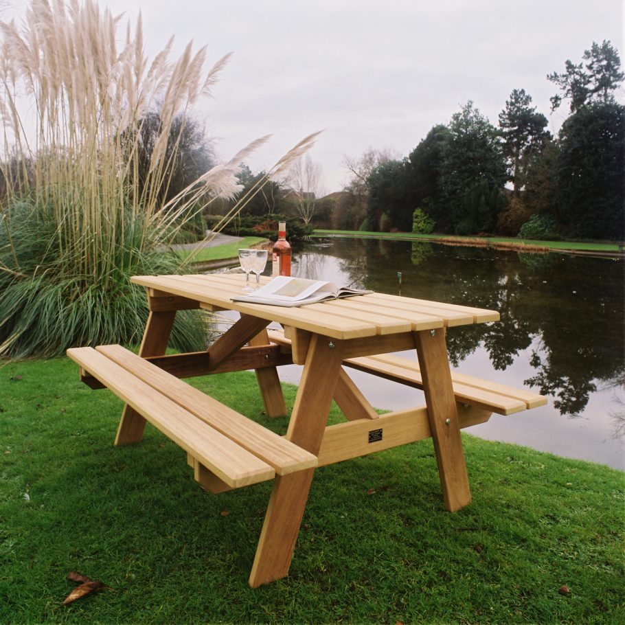 A Driffield Picnic Suite by Woodcraft UK