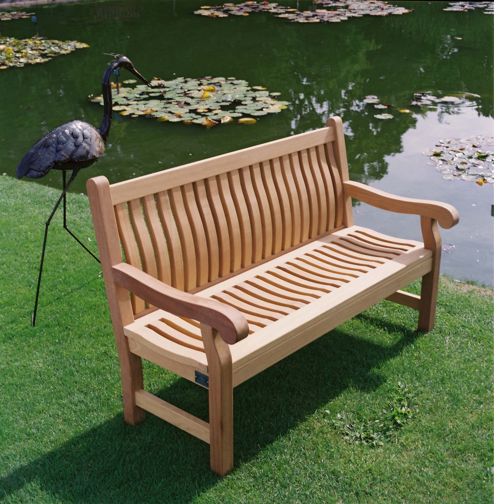 the scarborough wooden 4ft memorial bench, part of the