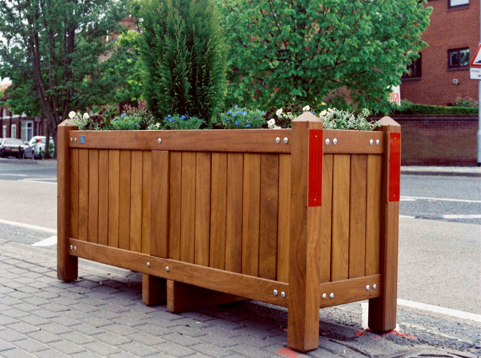 Manufacturers of Wooden Planters &amp; Roadside Planters 