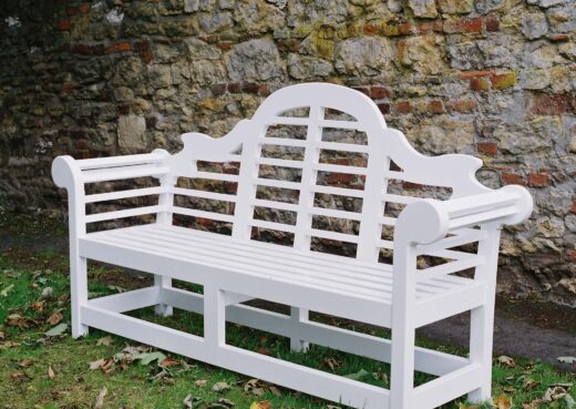 Our white Lutyens bench in powder coating